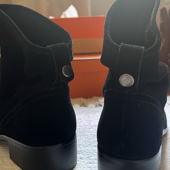 Lucky Brand Black Ankle Booties Sleek Design - Picture 4 of 13